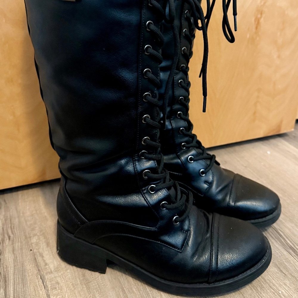Size 8.5 Black Knee High Boots with Soft Sherpa Lining